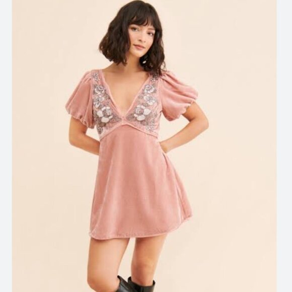 FREE PEOPLE Suki Beaded Misty Rose Floral Mini Dress Size 0‎ NEW WITH TAG - Picture 1 of 11